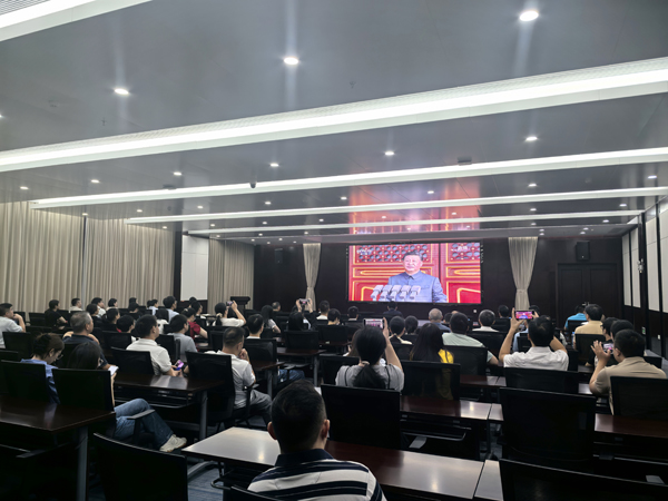 致敬強(qiáng)國榮光 凝聚企業(yè)擔(dān)當(dāng)——集團(tuán)組織觀看9.3閱兵儀式